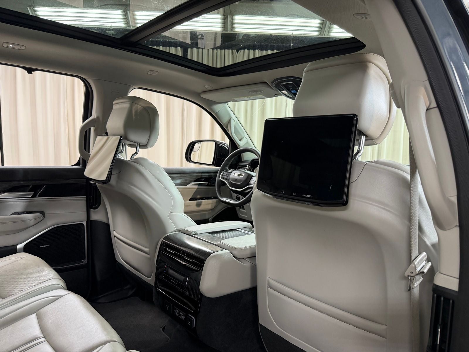 2023 Jeep Wagoneer Series II
