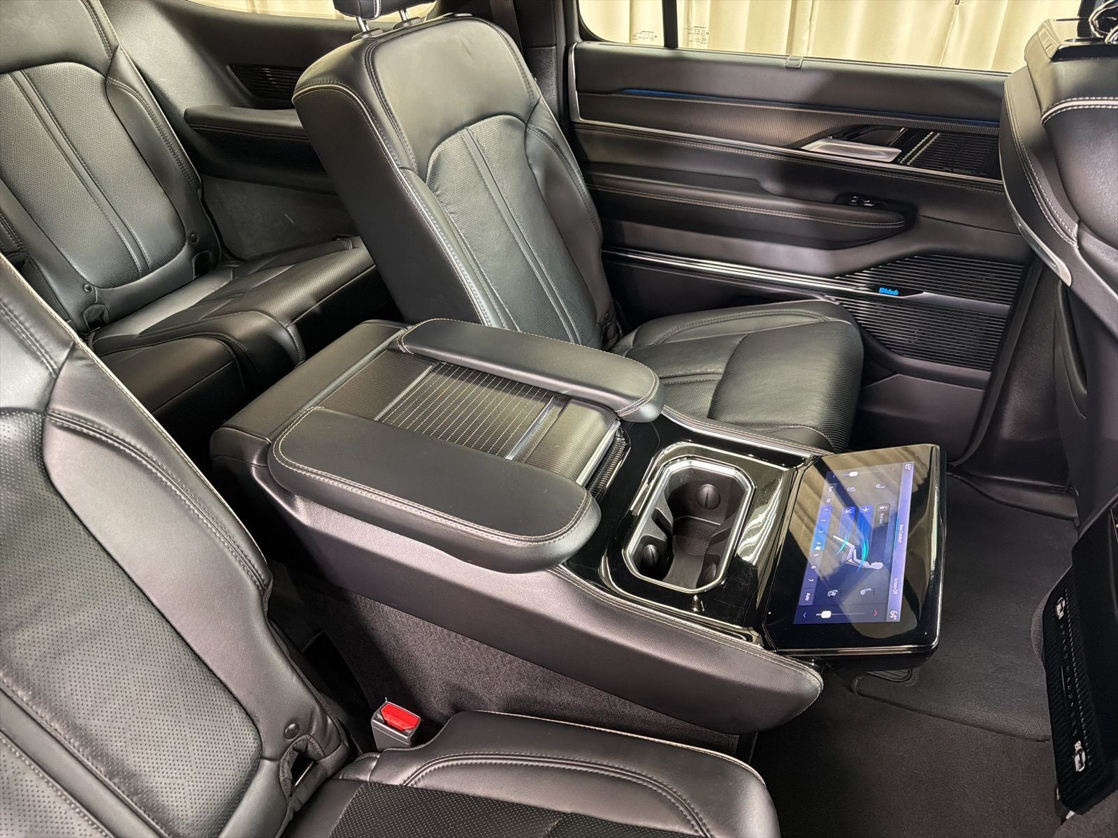 2024 Jeep Grand Wagoneer Series II - Photo 39