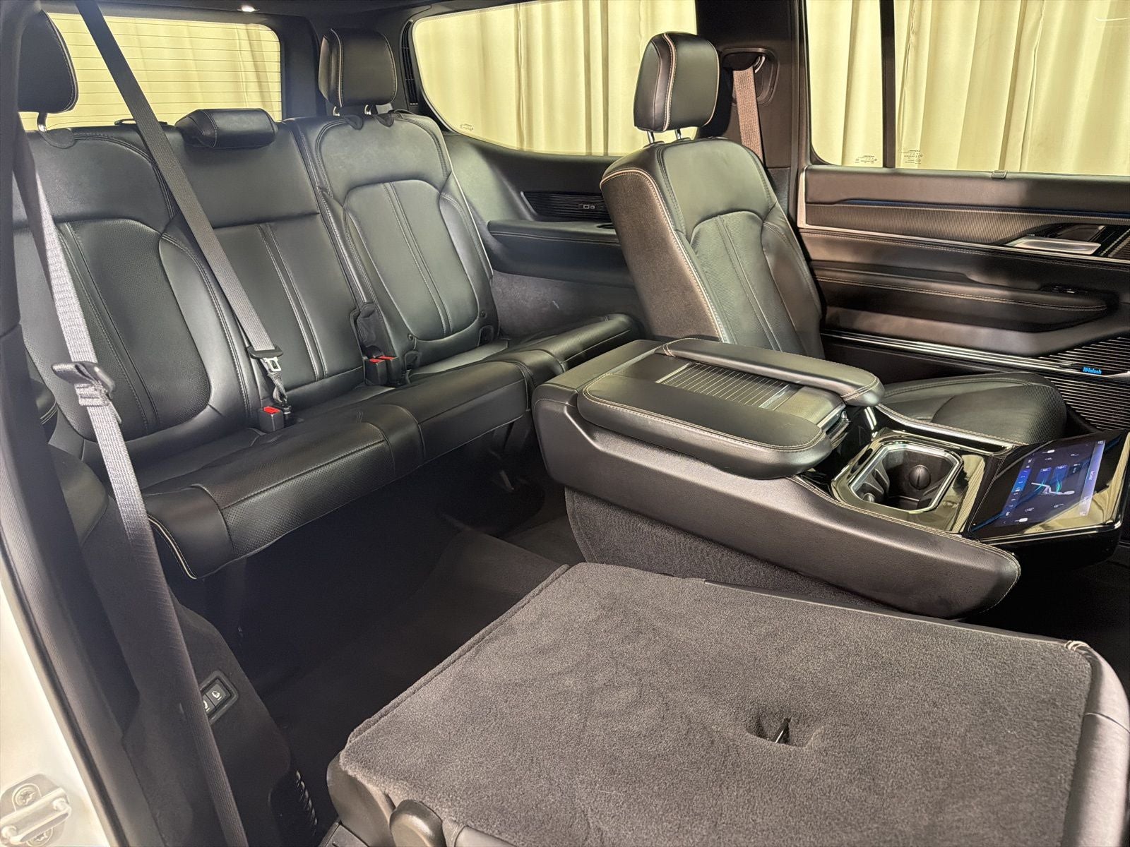 2024 Jeep Grand Wagoneer Series II - Photo 40