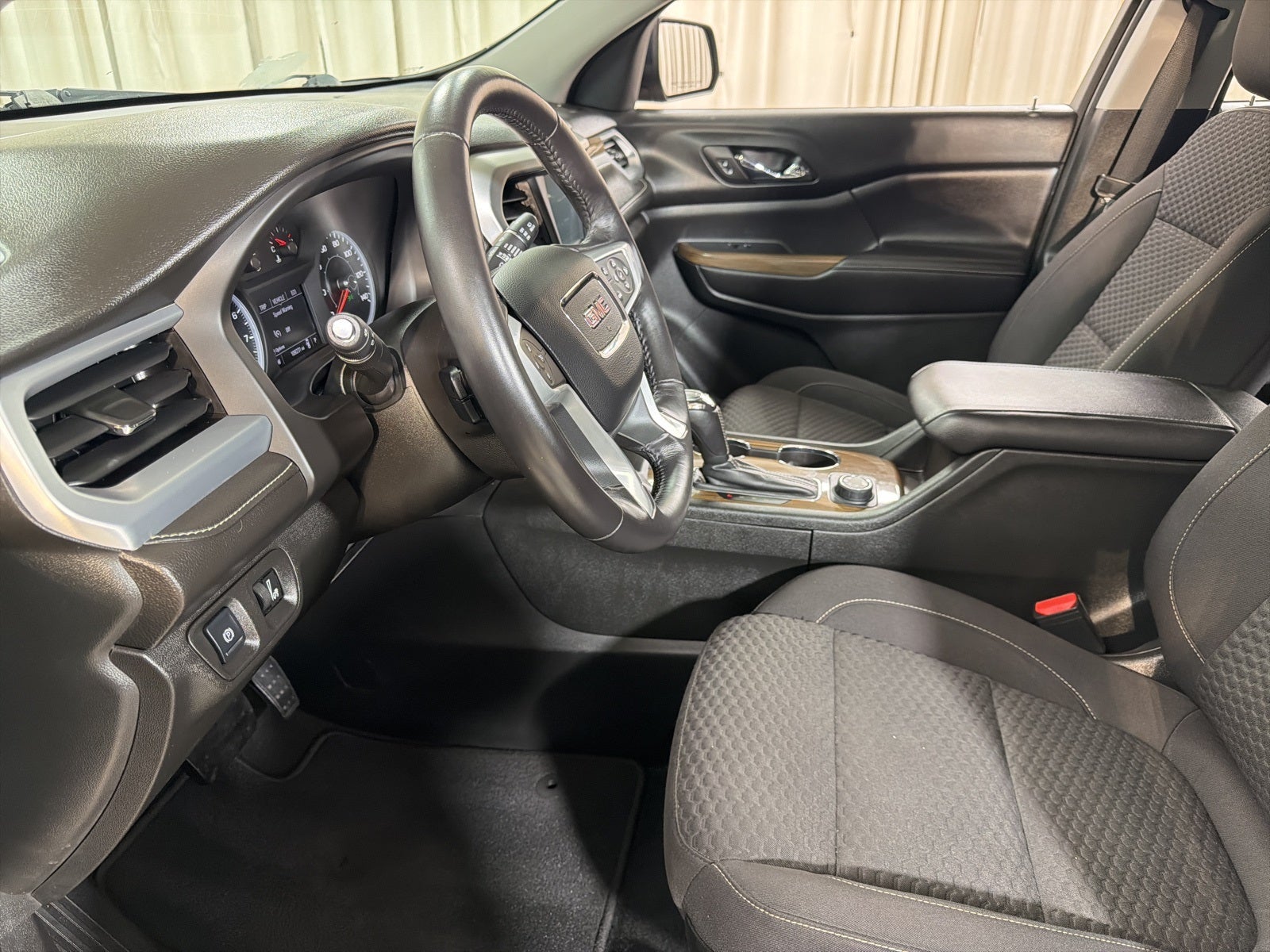 2017 GMC Acadia SLE-2