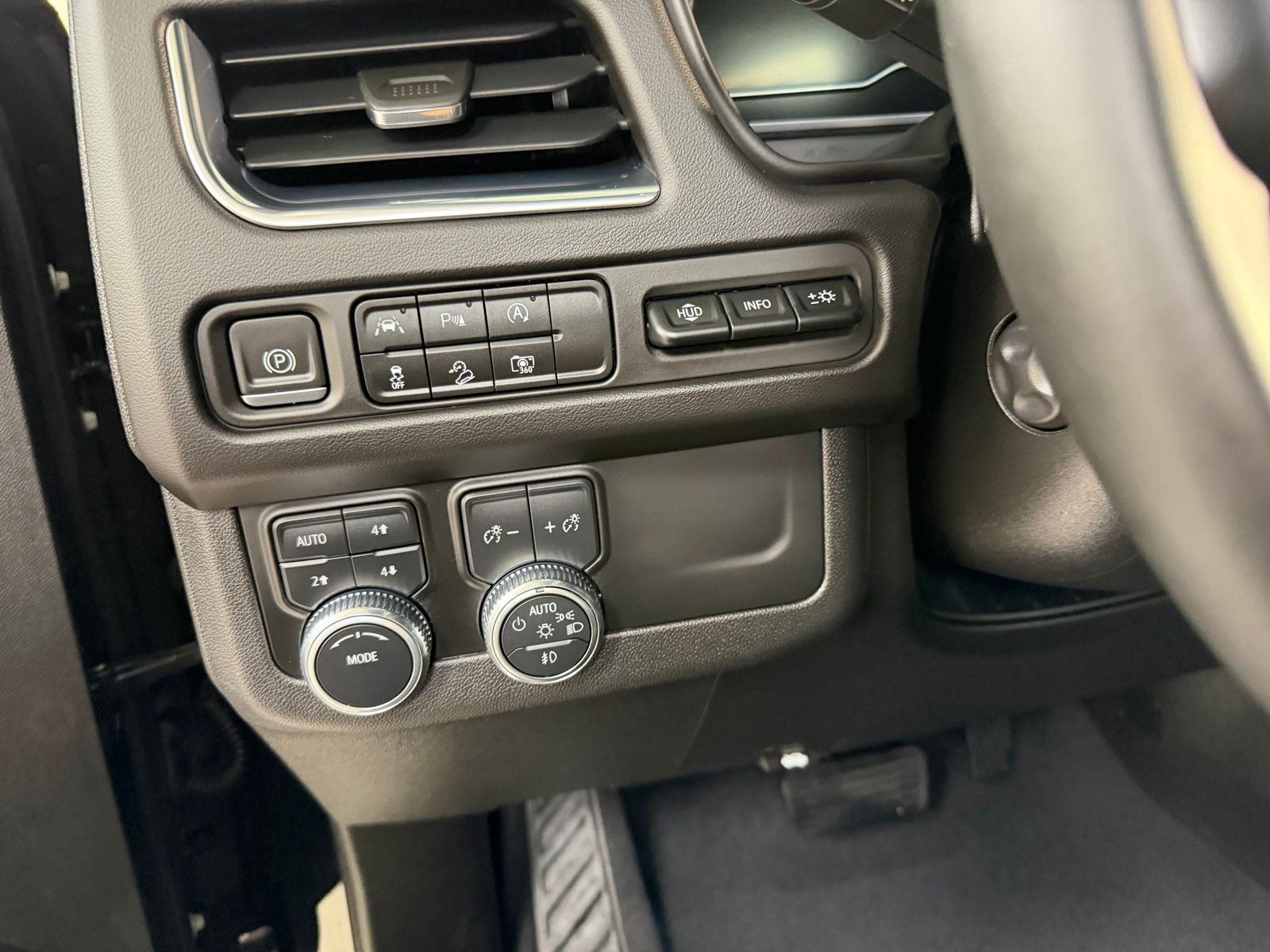 2023 GMC Yukon XL AT4