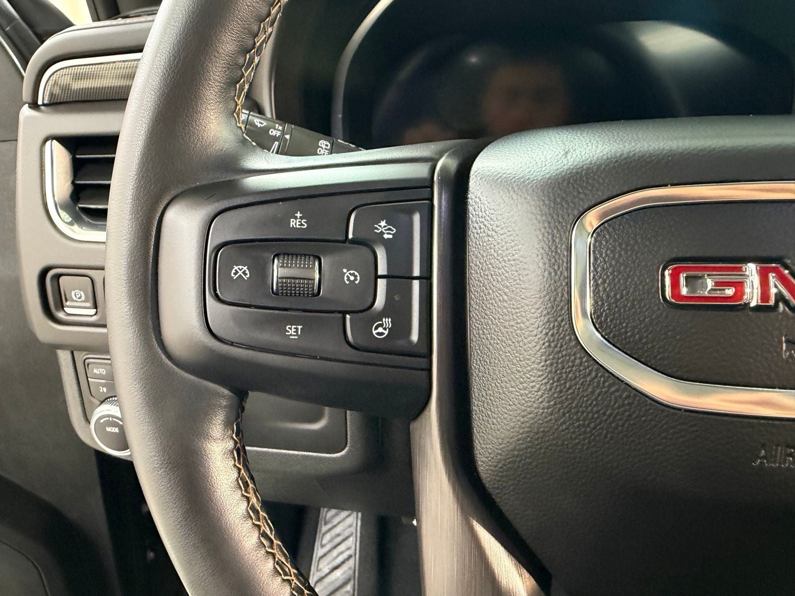 2023 GMC Yukon XL AT4