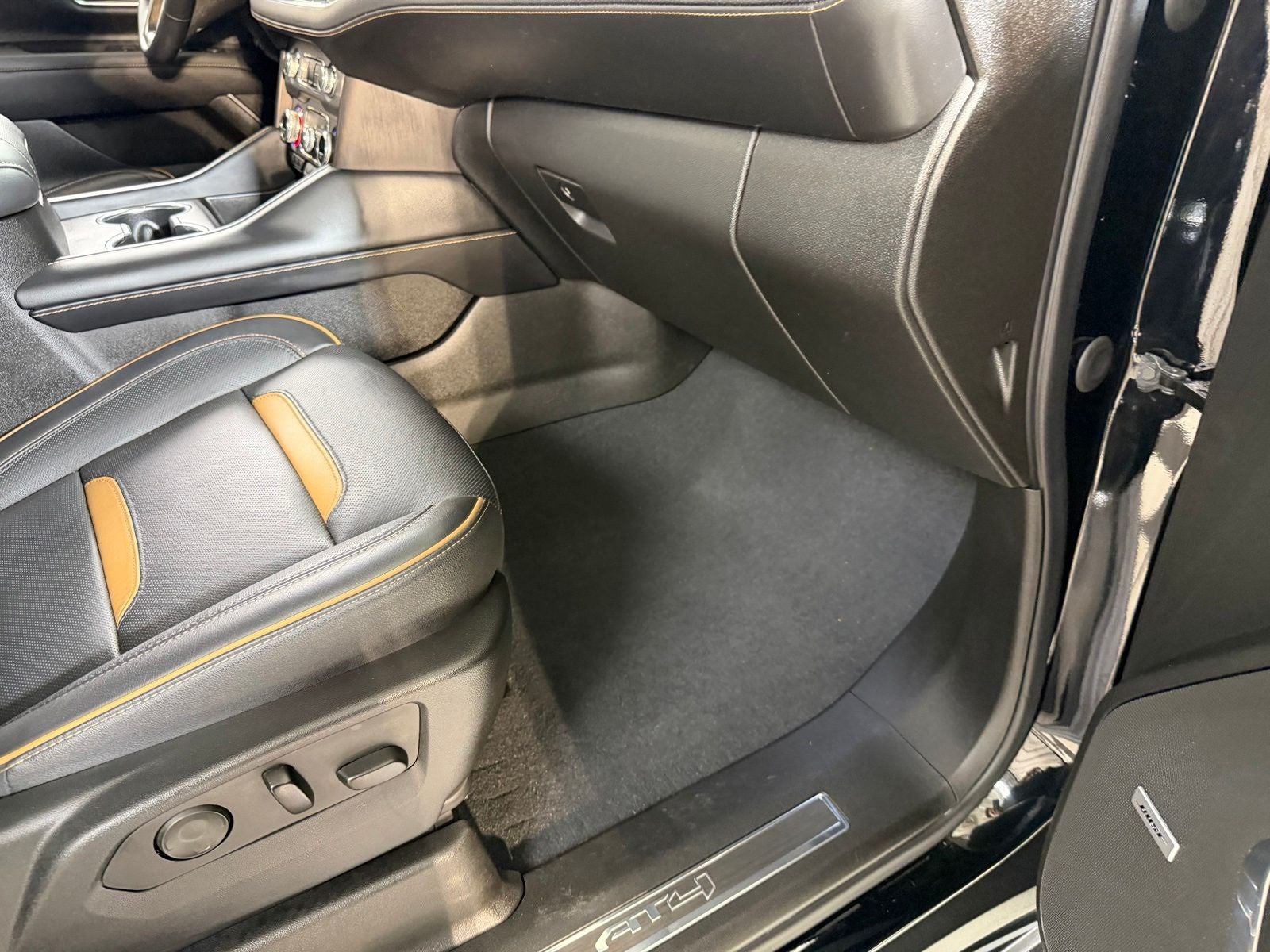 2023 GMC Yukon XL AT4