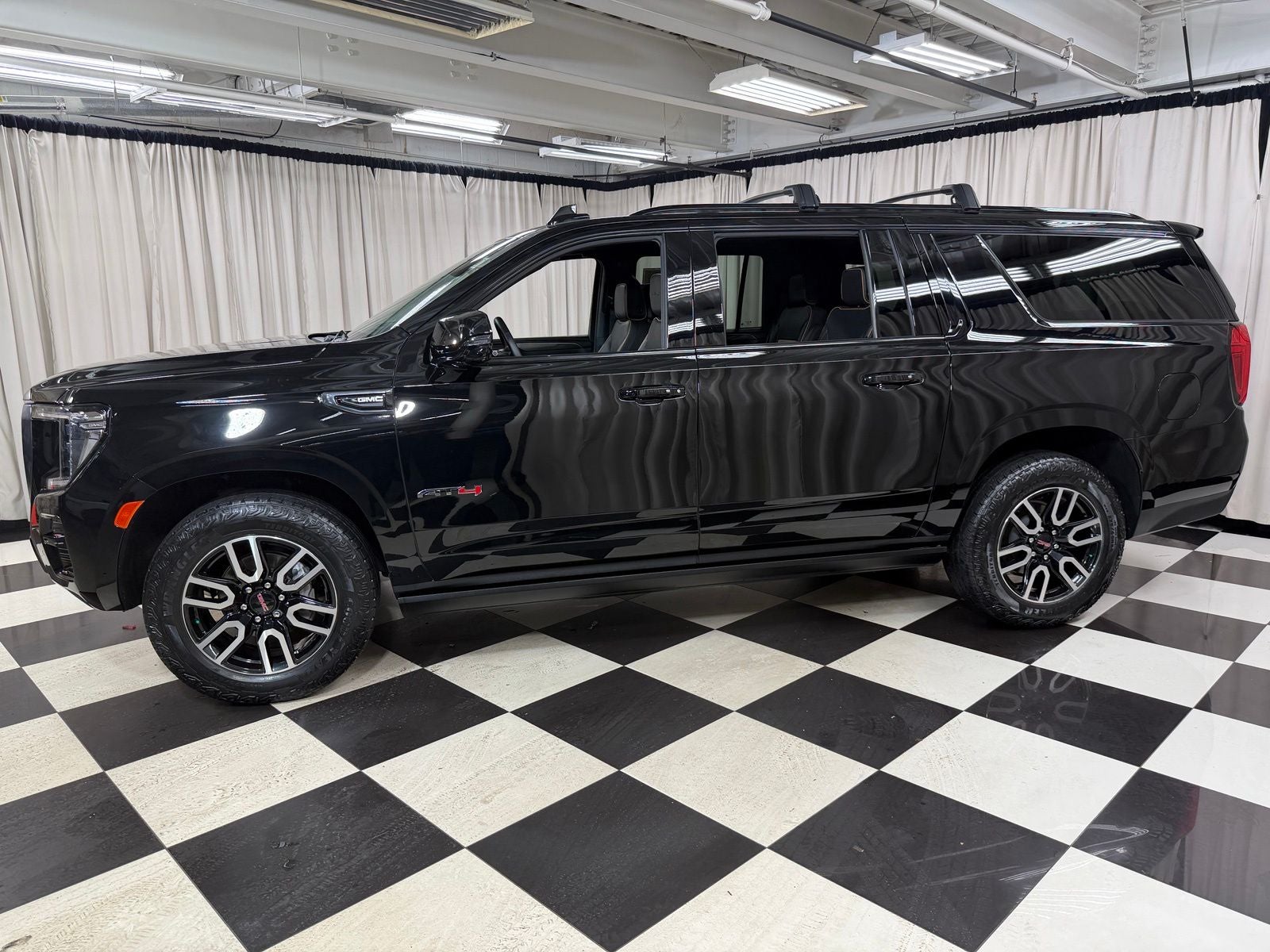 2023 GMC Yukon XL AT4