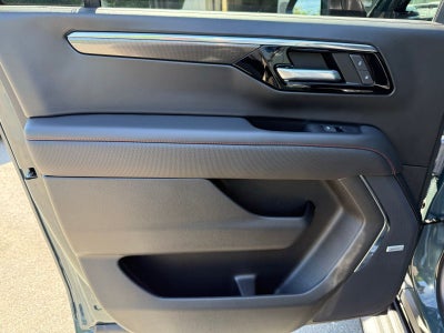 2025 Chevrolet Suburban RST