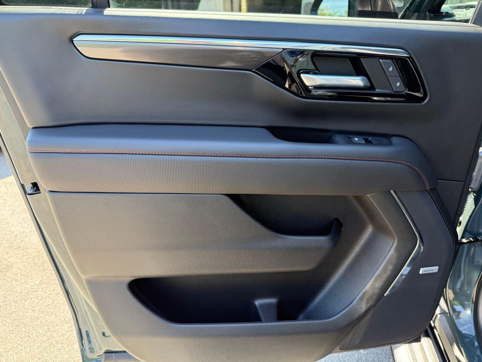 2025 Chevrolet Suburban RST