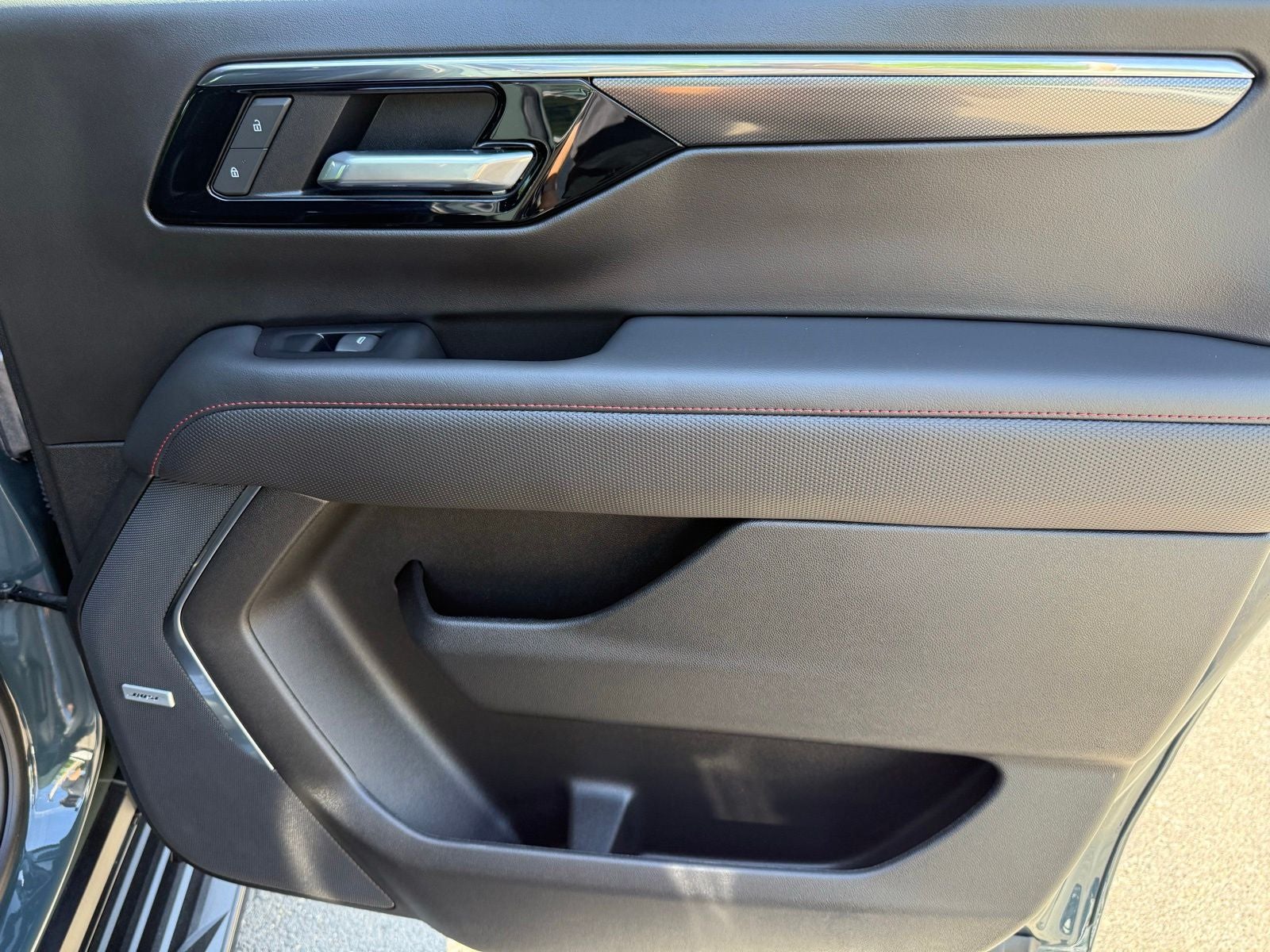 2025 Chevrolet Suburban RST