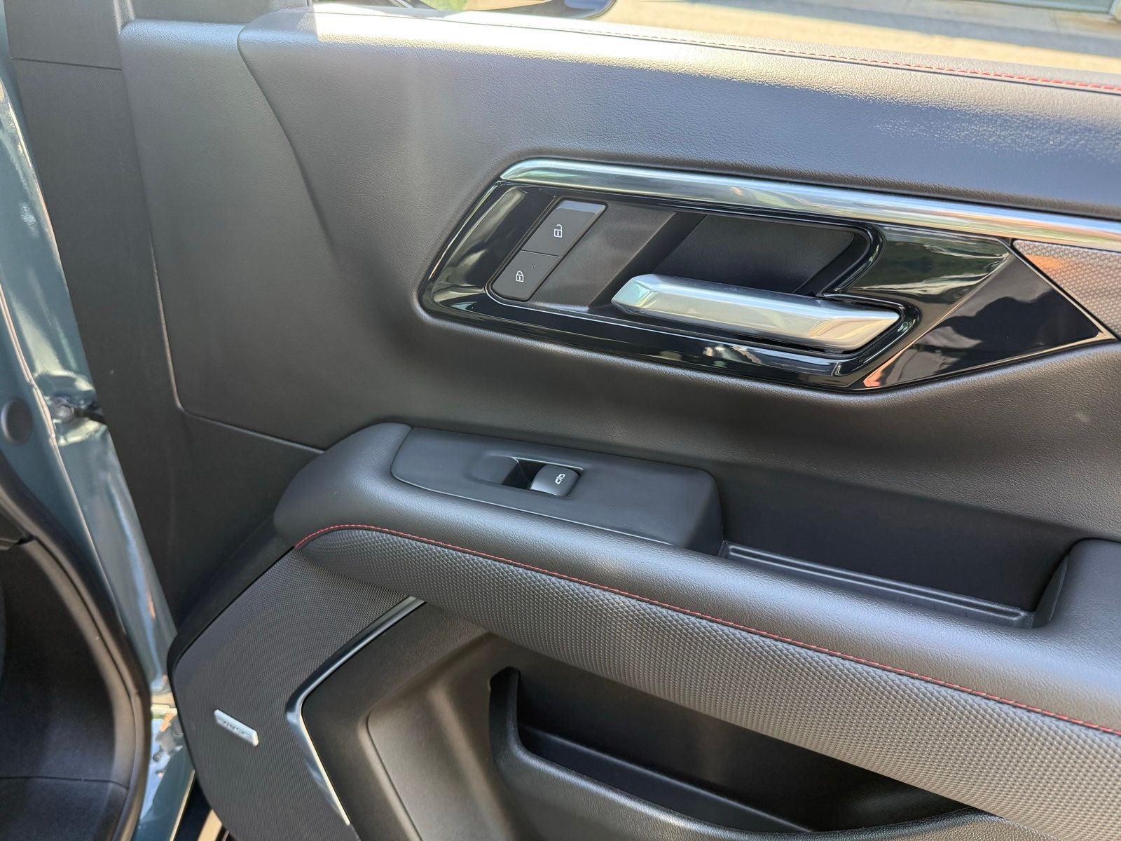 2025 Chevrolet Suburban RST