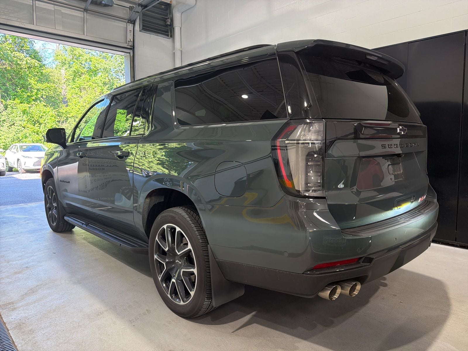 2025 Chevrolet Suburban RST