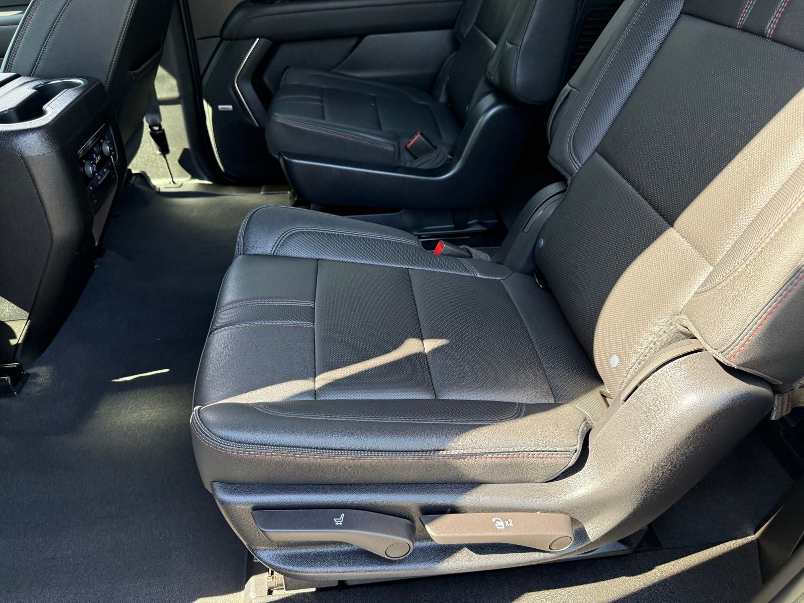 2025 Chevrolet Suburban RST