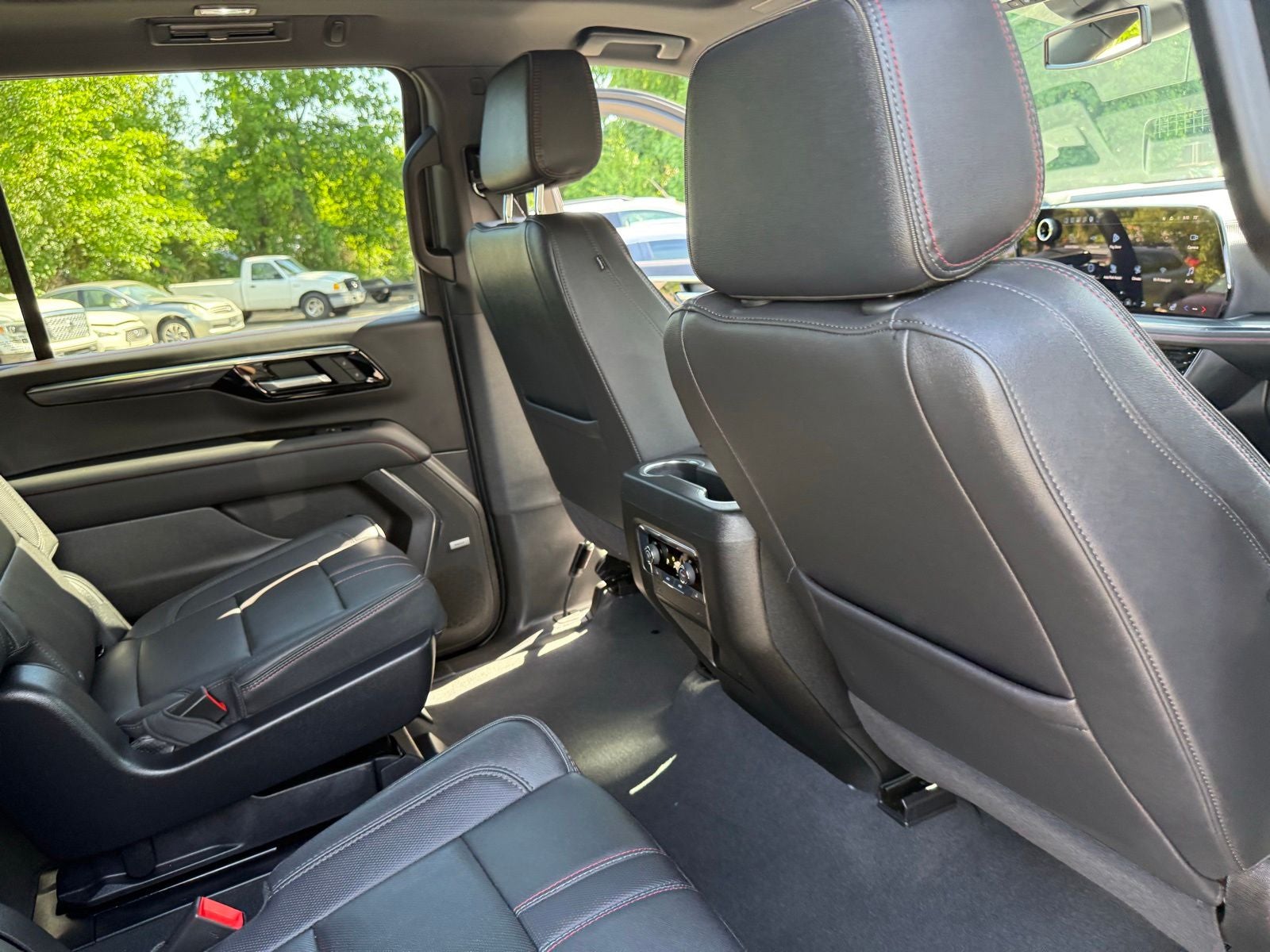 2025 Chevrolet Suburban RST