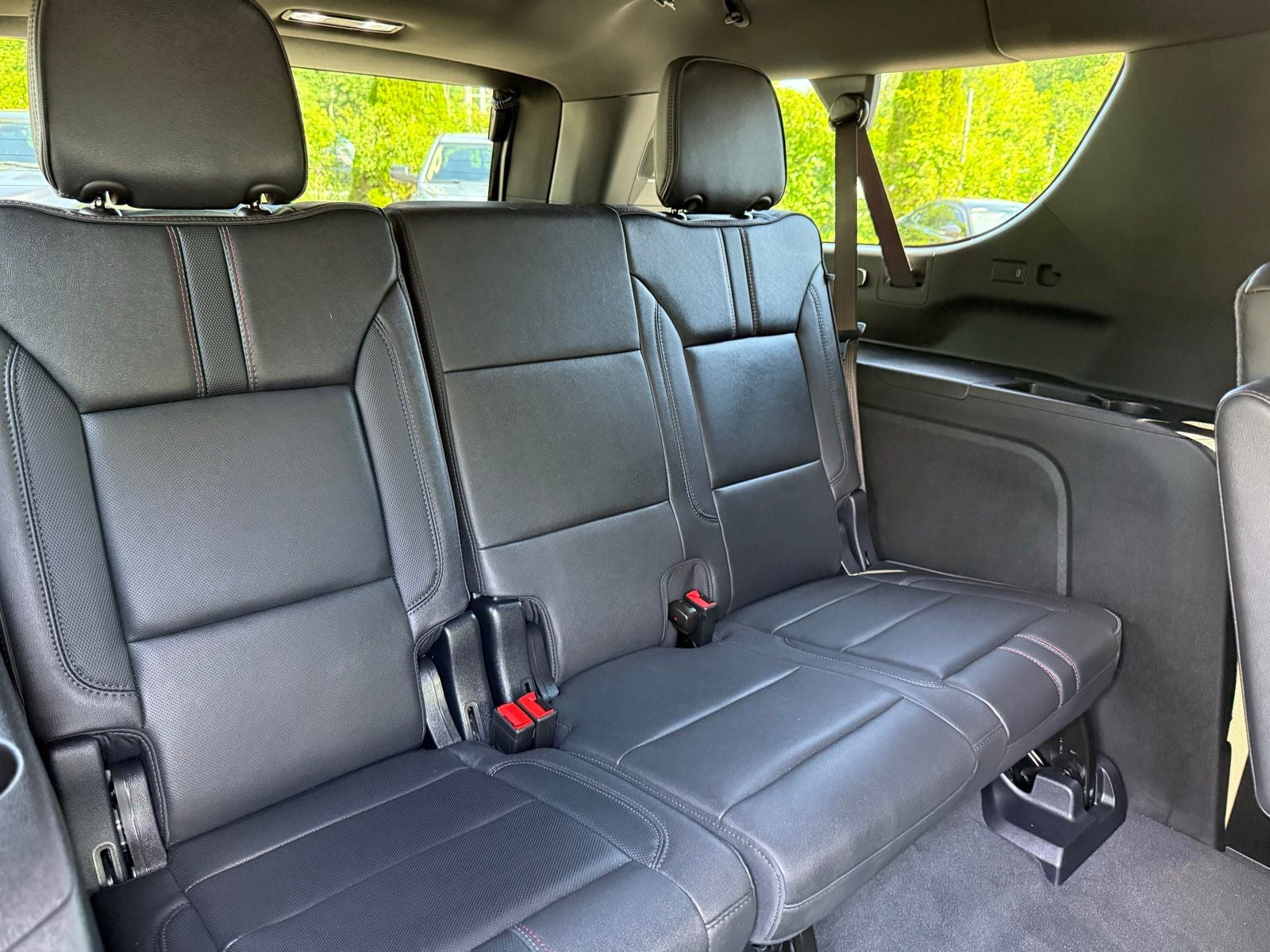 2025 Chevrolet Suburban RST