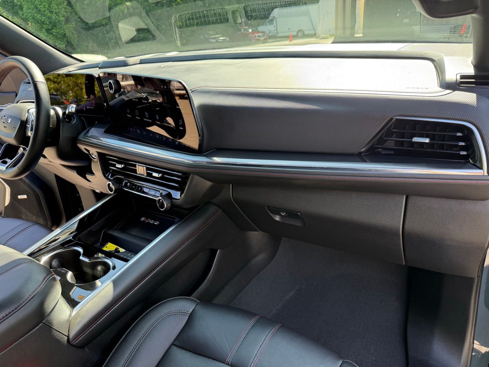 2025 Chevrolet Suburban RST