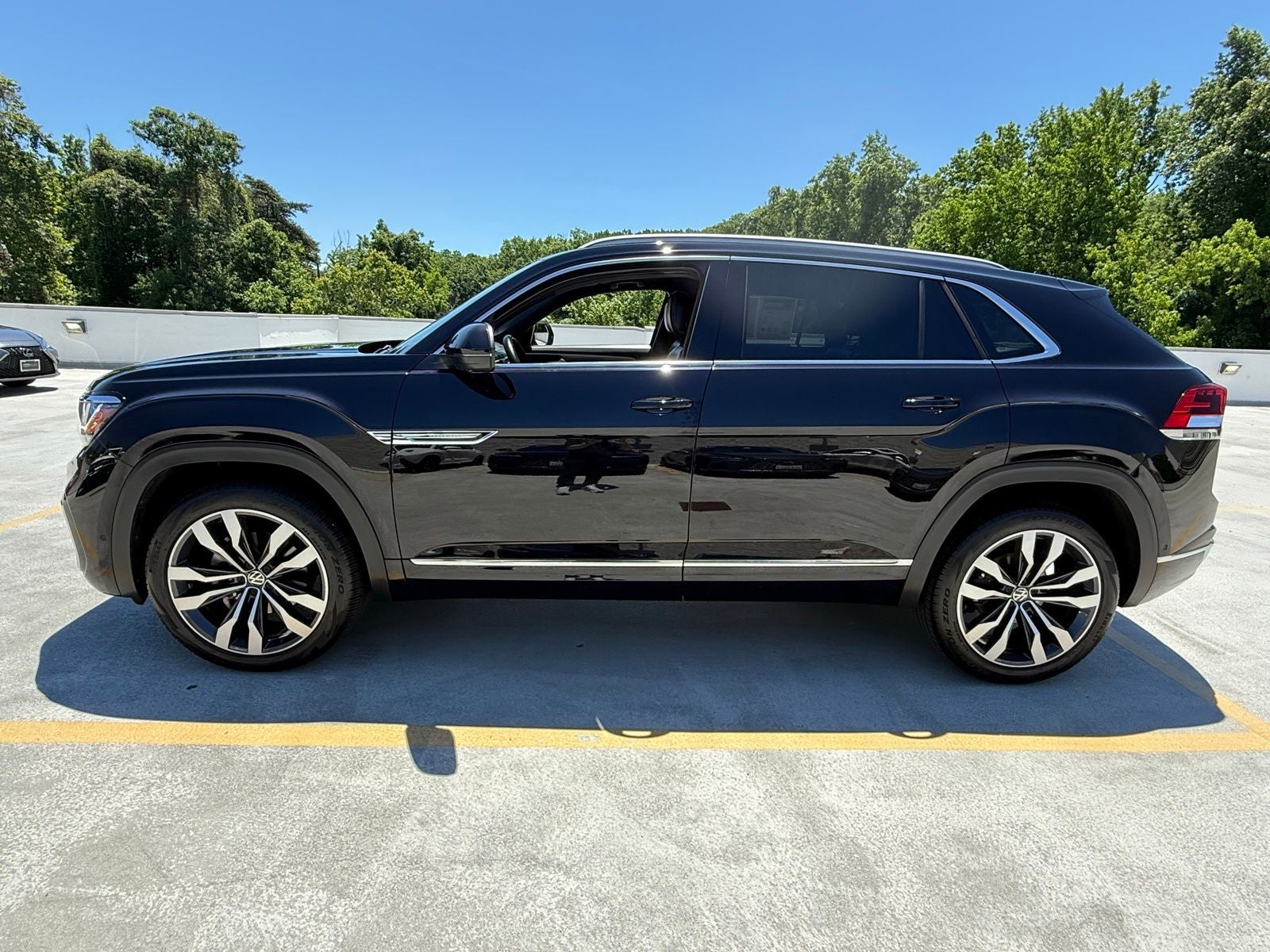 2022 Volkswagen Atlas Cross Sport 3.6L V6 SEL Premium R-Line