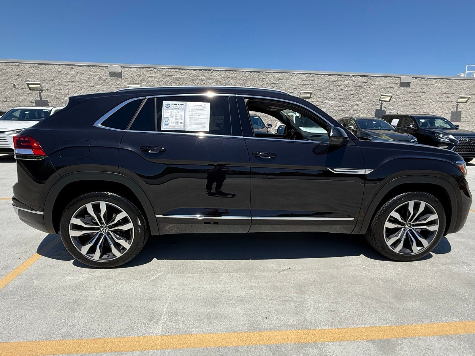 2022 Volkswagen Atlas Cross Sport 3.6L V6 SEL Premium R-Line