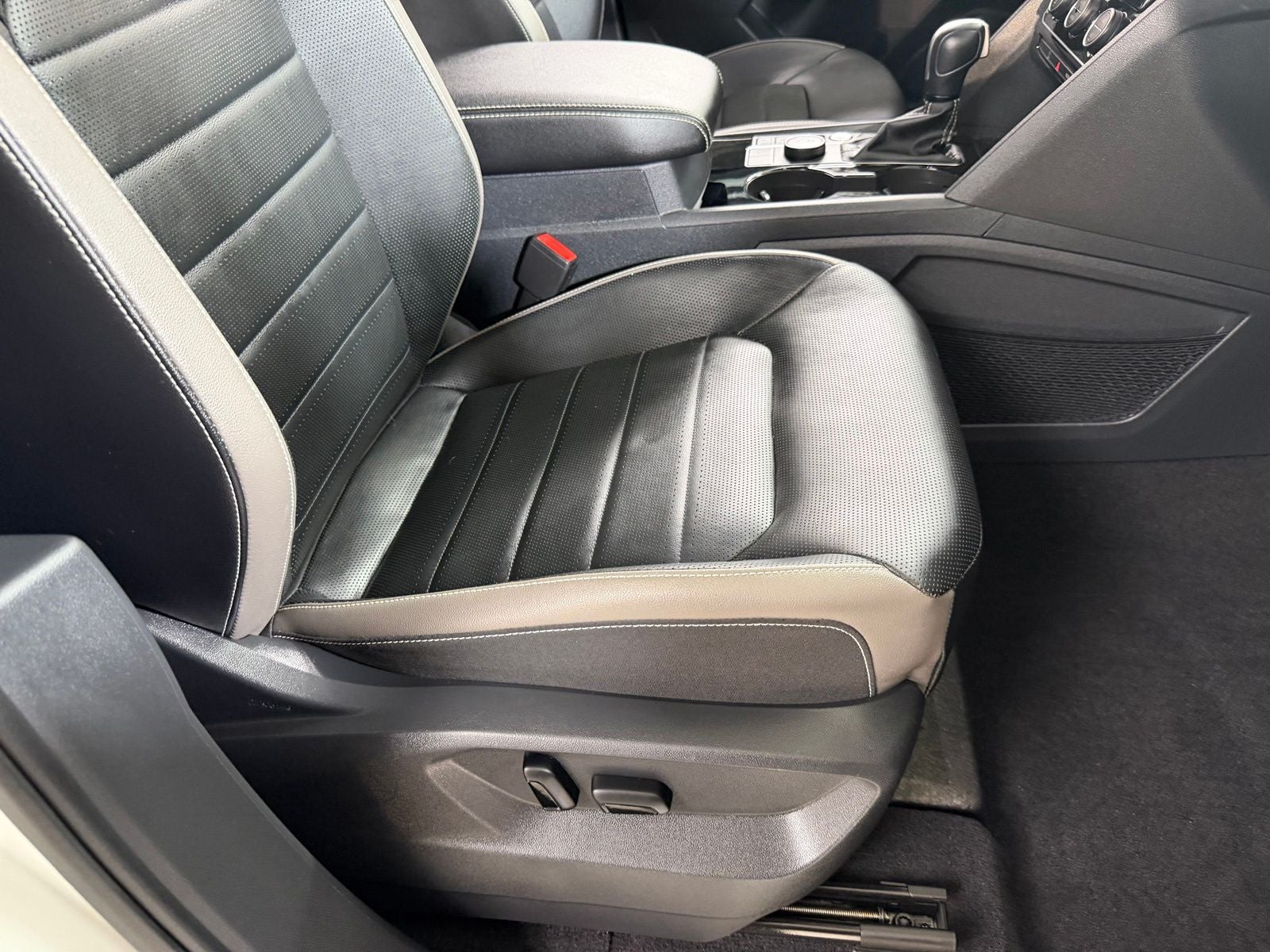 2022 Volkswagen Atlas 3.6L V6 SEL Premium R-Line