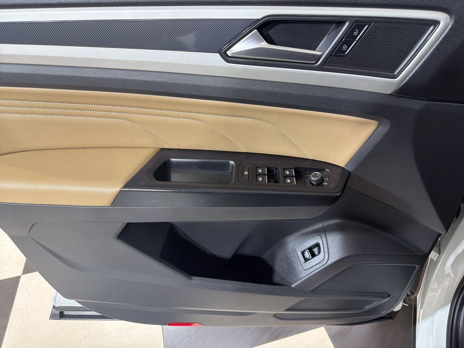 2021 Volkswagen Atlas Cross Sport 3.6L V6 SE w/Technology R-Line