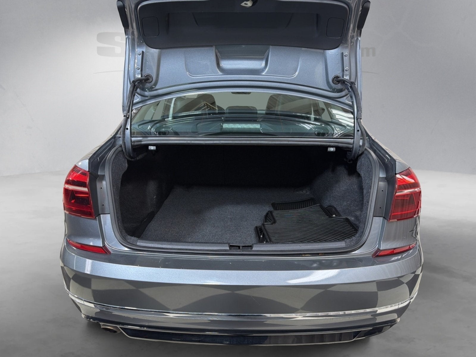 2018 Volkswagen Passat 2.0T R-Line