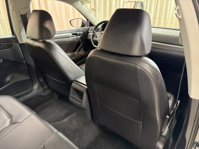 2018 Volkswagen Passat 2.0T R-Line