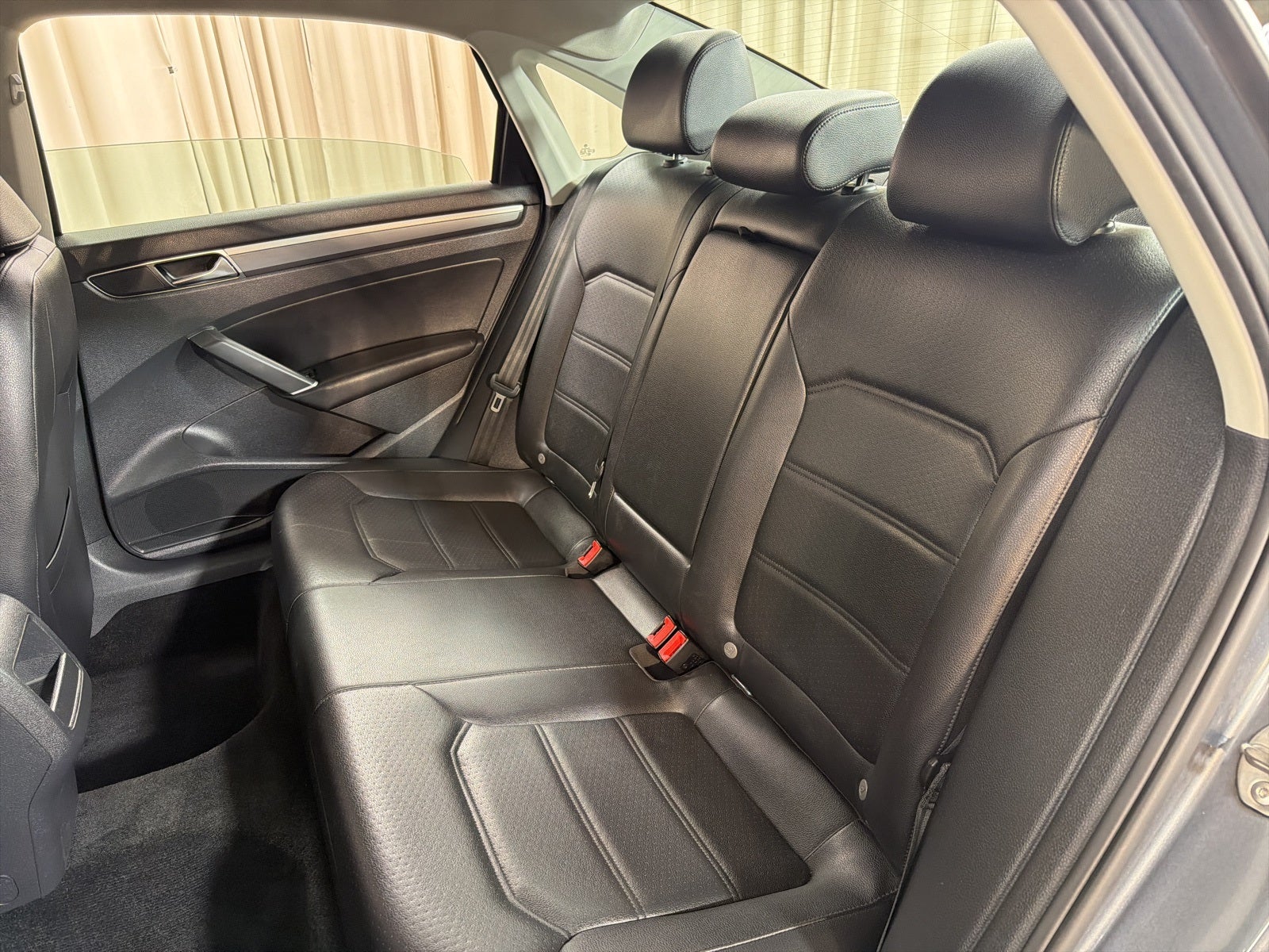 2018 Volkswagen Passat 2.0T R-Line