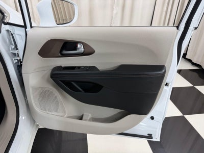 2017 Chrysler Pacifica Touring L Plus