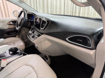 2017 Chrysler Pacifica Touring L Plus