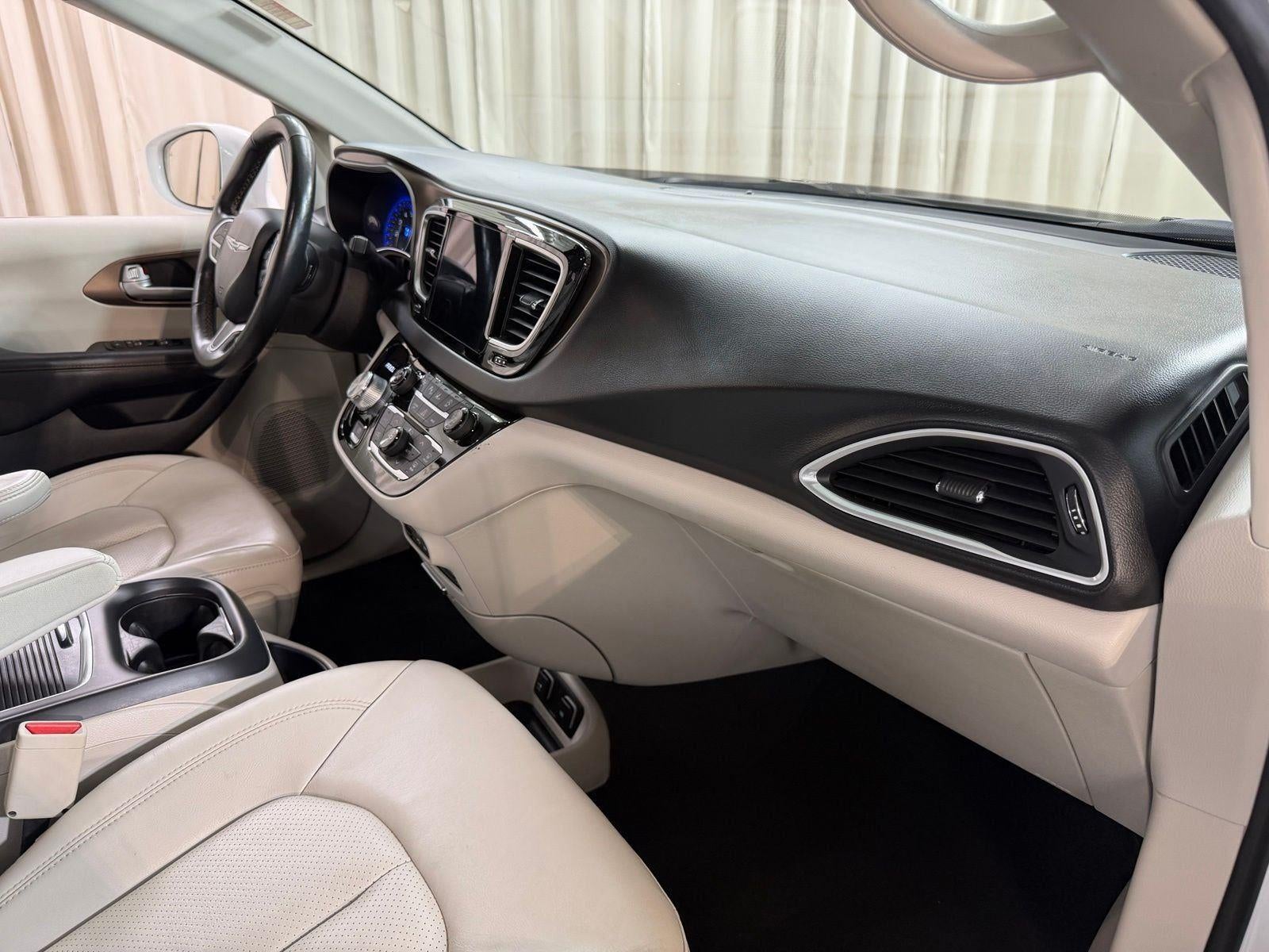 2017 Chrysler Pacifica Touring L Plus