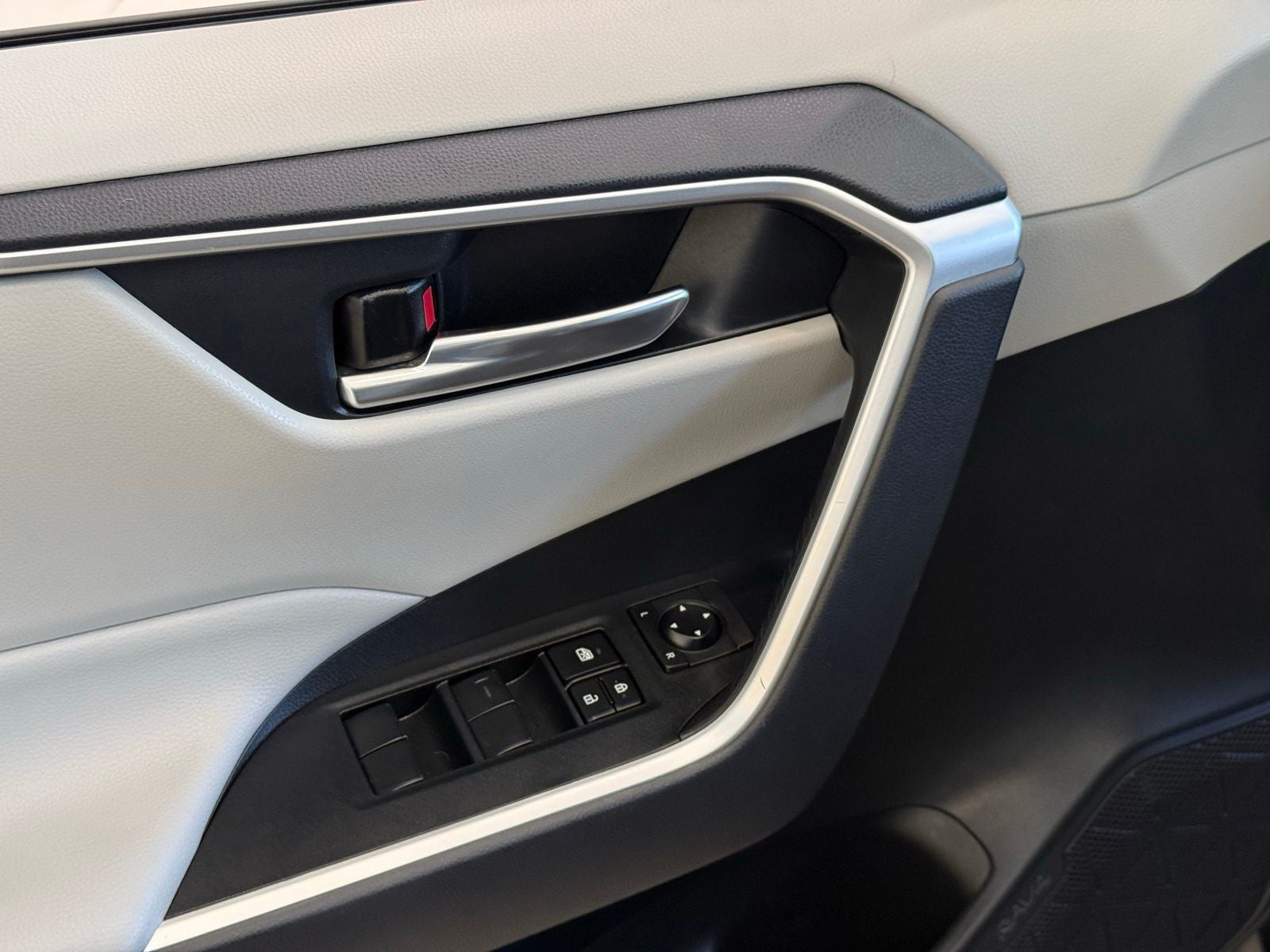 2019 Toyota RAV4 Hybrid XLE