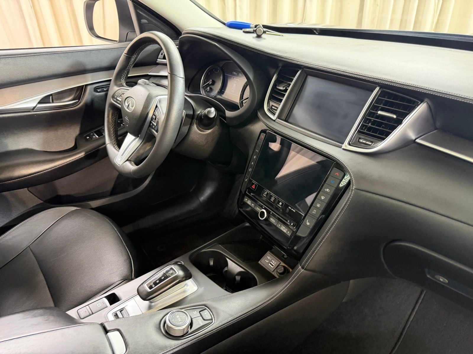 2023 INFINITI QX50 LUXE