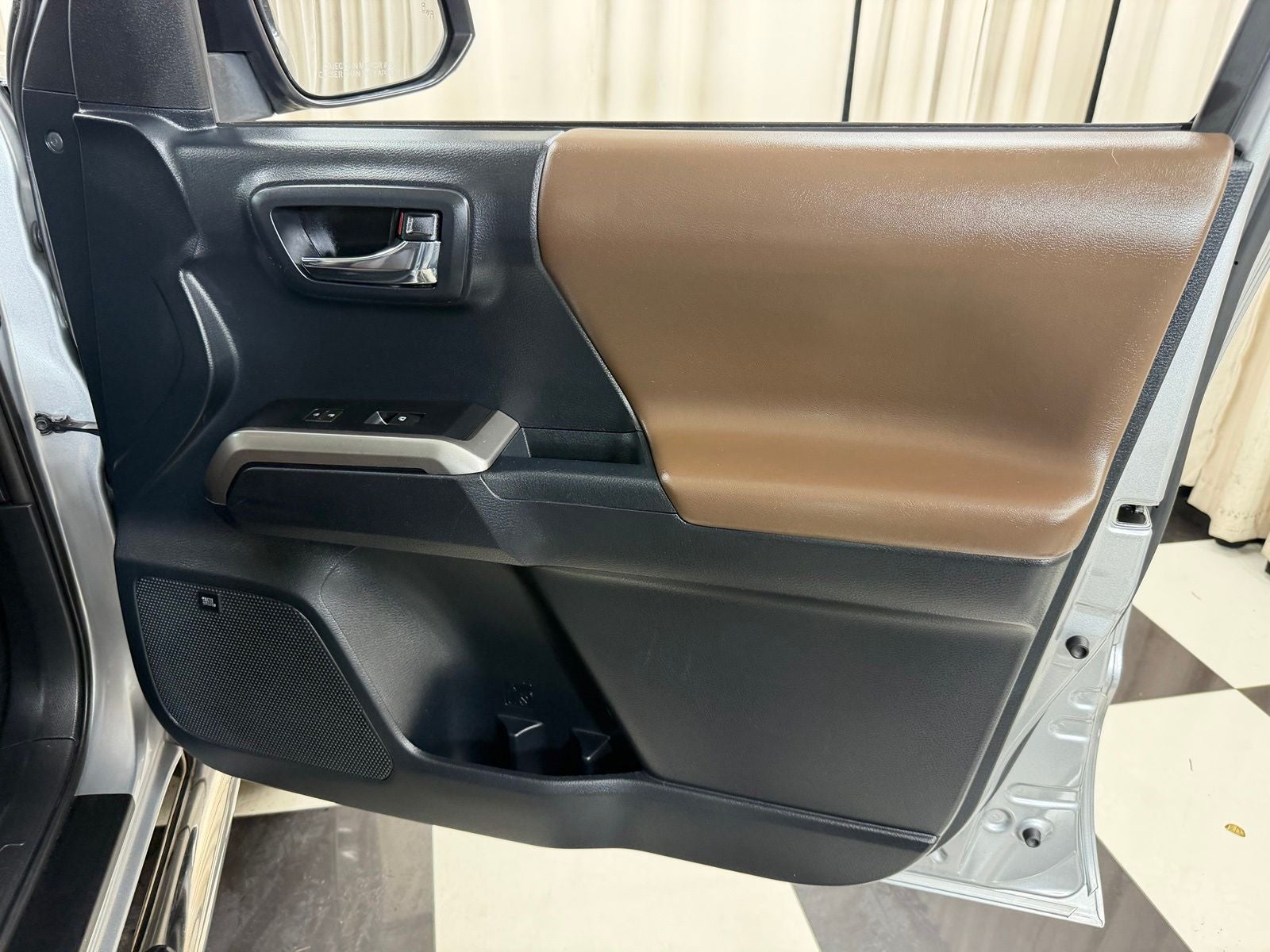 2017 Toyota Tacoma Limited V6