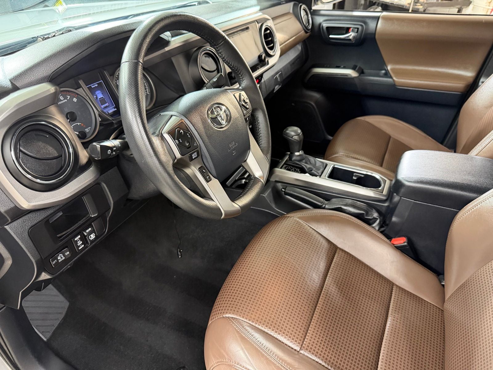 2017 Toyota Tacoma Limited V6