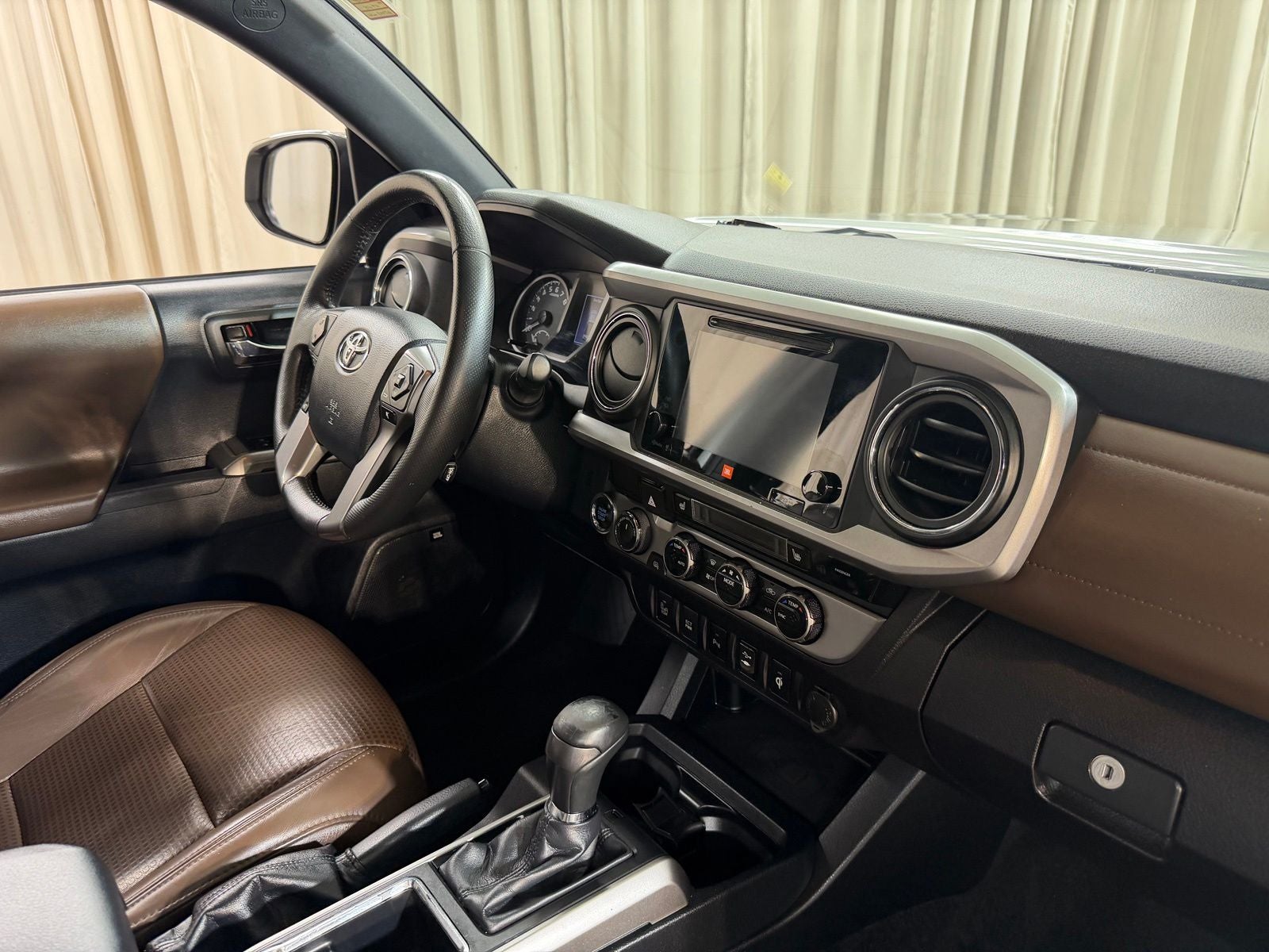 2017 Toyota Tacoma Limited V6