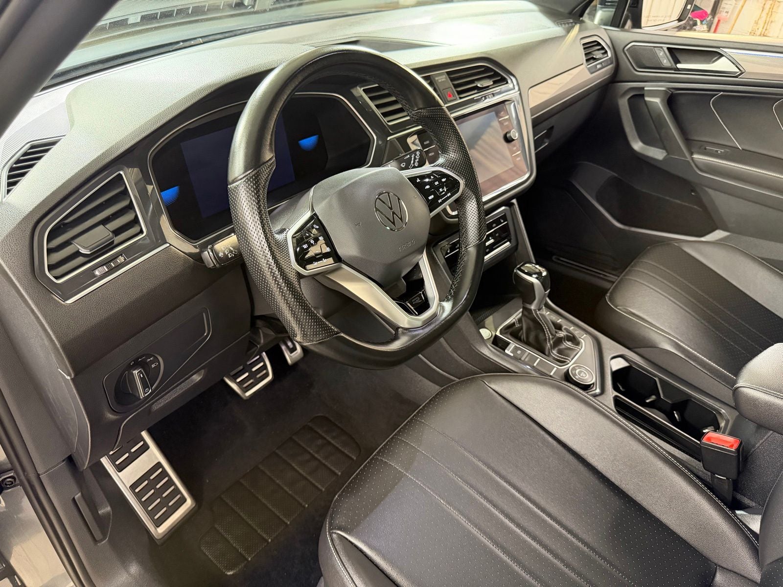 2022 Volkswagen Tiguan 2.0T SE R-Line Black
