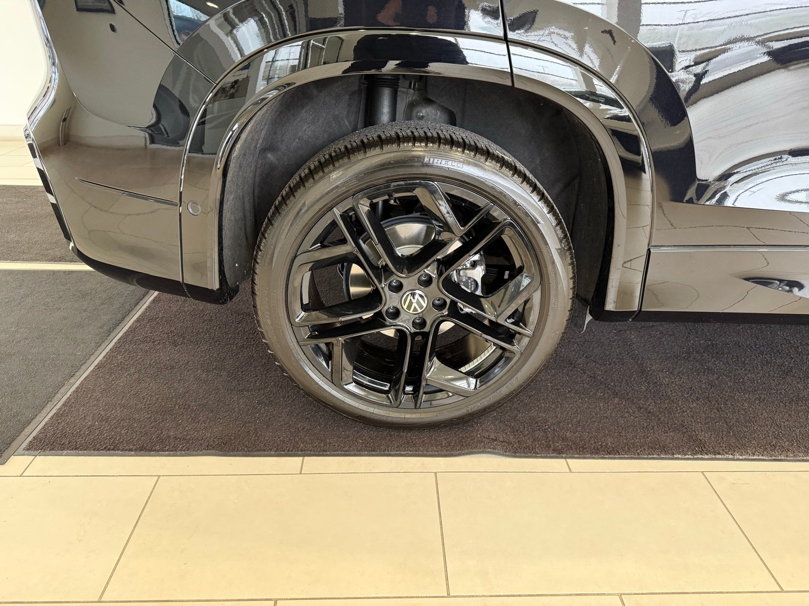 2025 Volkswagen Tiguan 2.0T SE R-Line Black