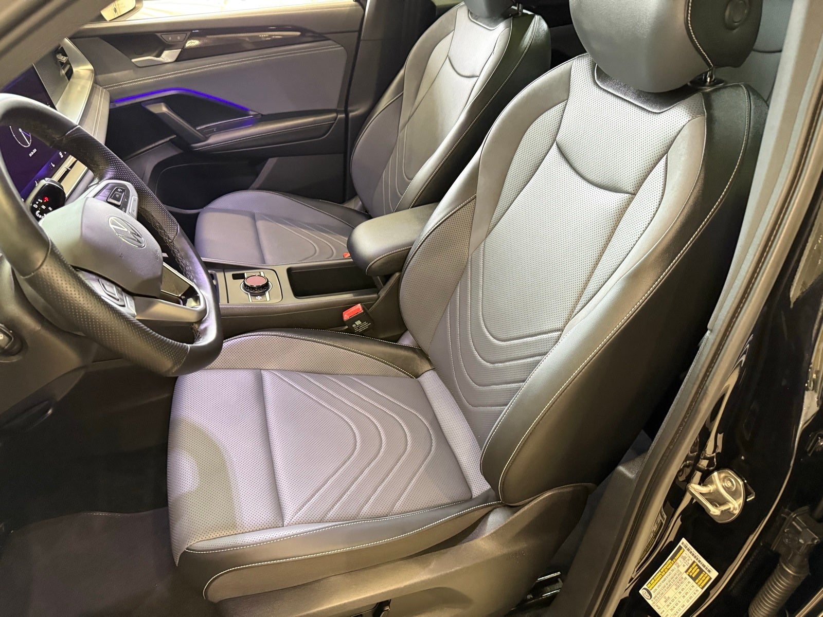 2025 Volkswagen Tiguan 2.0T SE R-Line Black