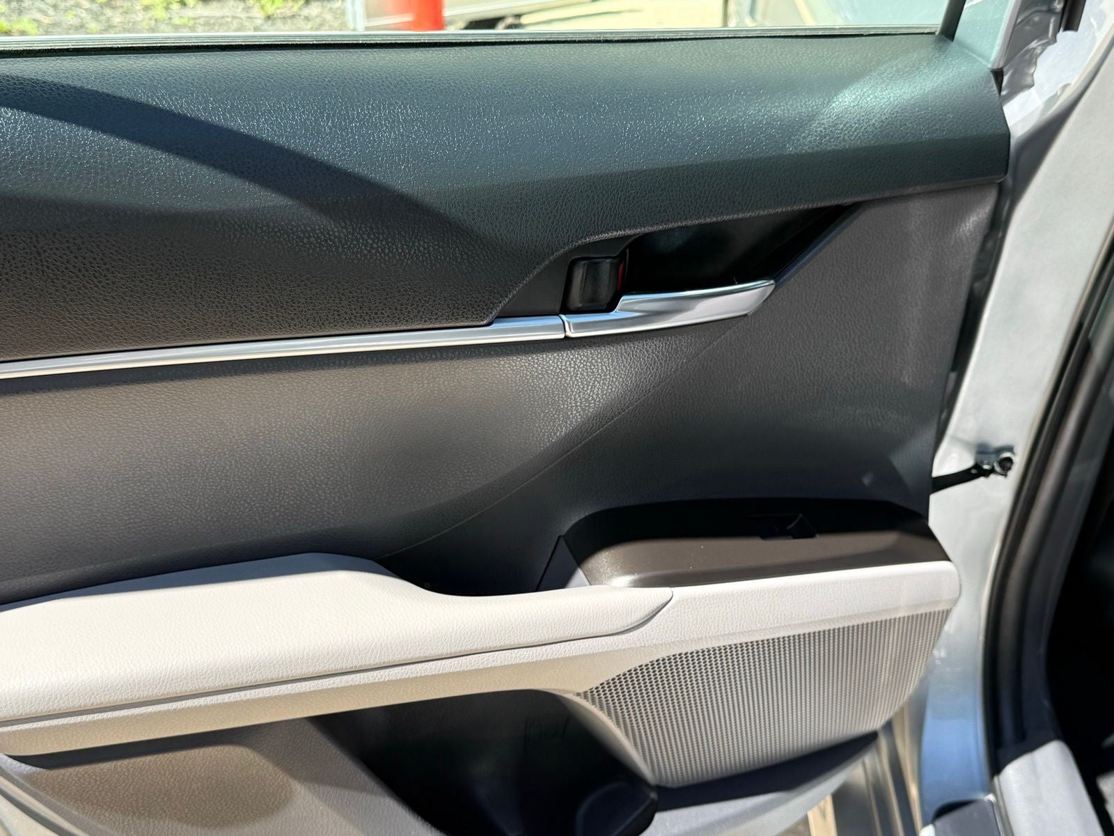 2022 Toyota Camry Hybrid LE