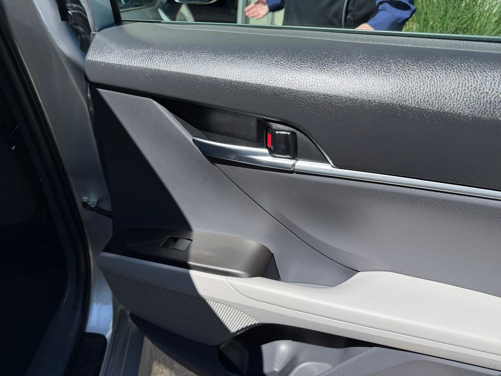 2022 Toyota Camry Hybrid LE