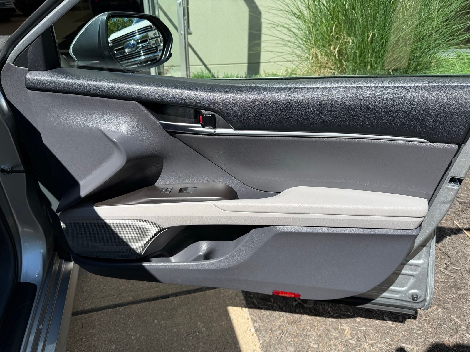 2022 Toyota Camry Hybrid LE