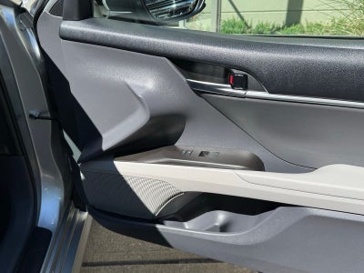 2022 Toyota Camry Hybrid LE
