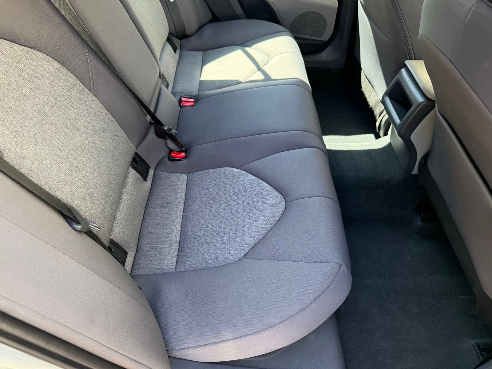2022 Toyota Camry Hybrid LE