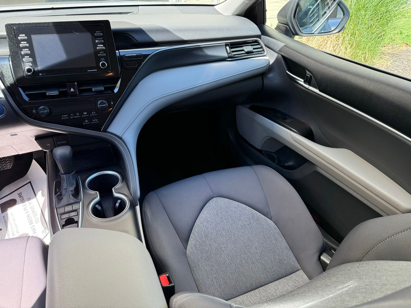 2022 Toyota Camry Hybrid LE