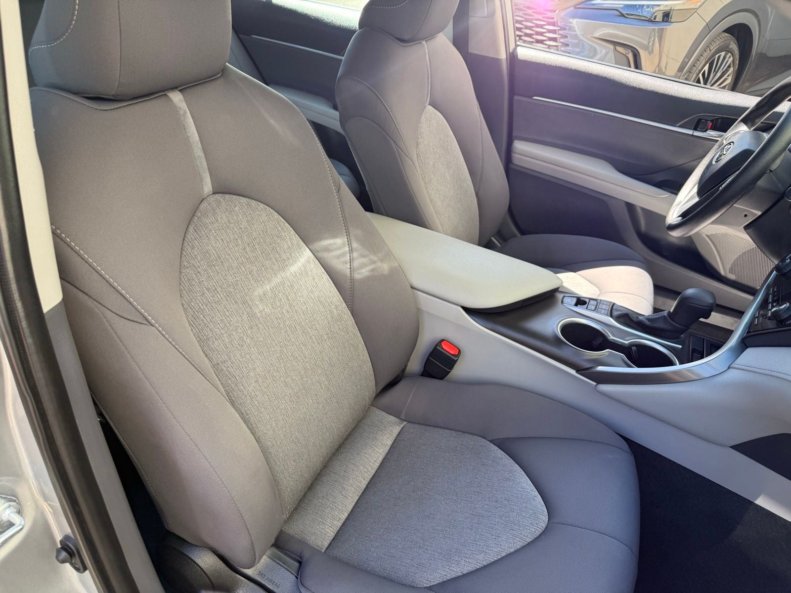 2022 Toyota Camry Hybrid LE