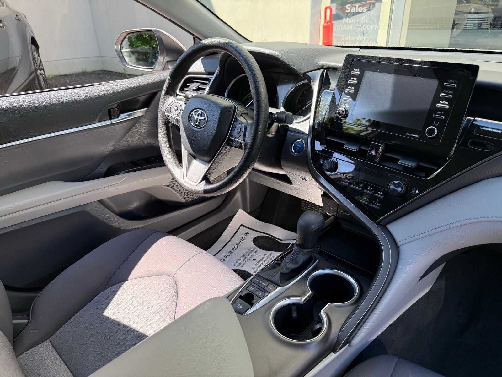 2022 Toyota Camry Hybrid LE