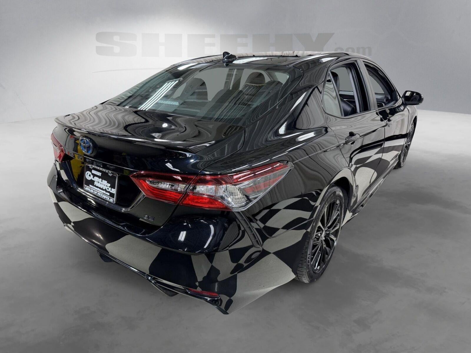 2022 Toyota Camry Hybrid SE Nightshade