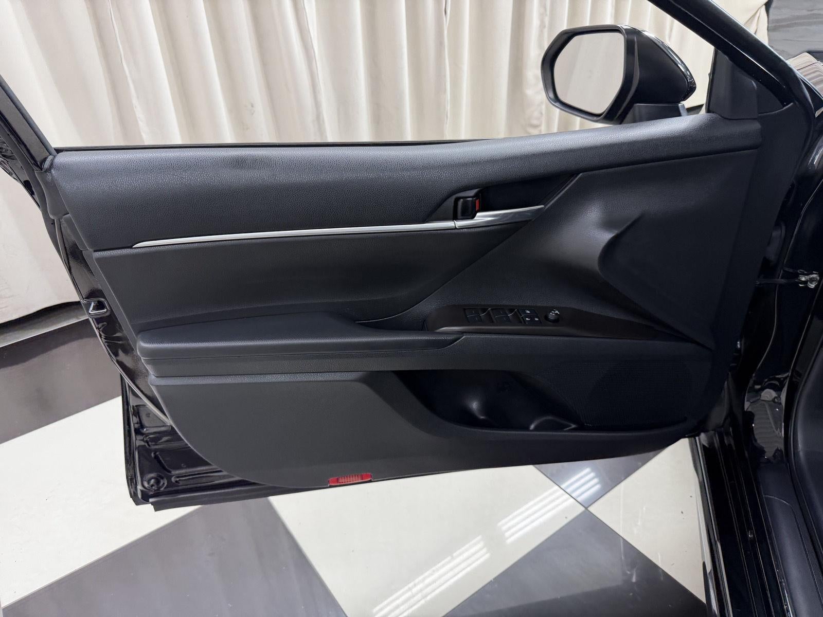 2022 Toyota Camry Hybrid SE Nightshade