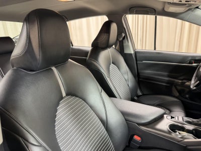2022 Toyota Camry Hybrid SE Nightshade