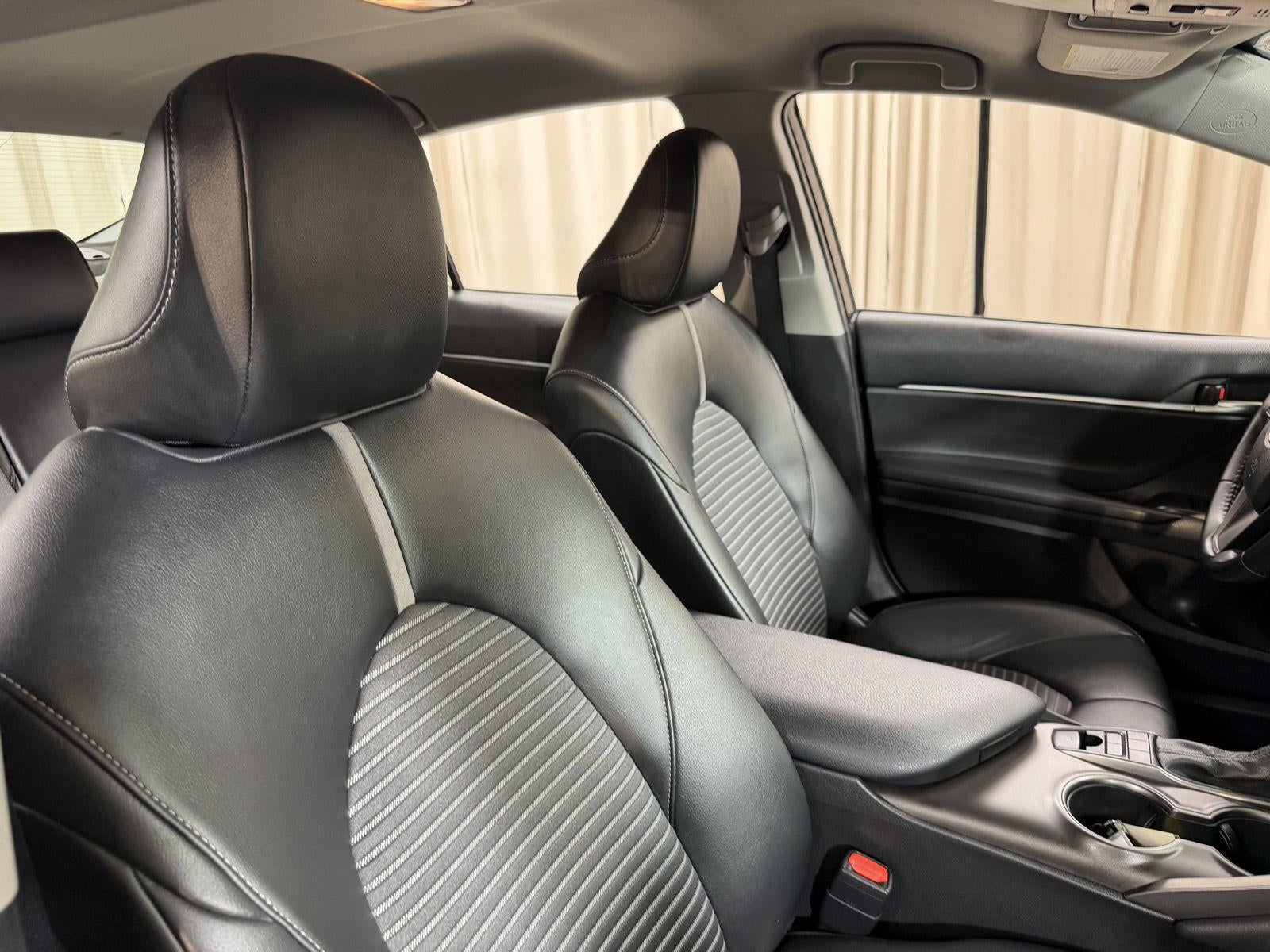 2022 Toyota Camry Hybrid SE Nightshade