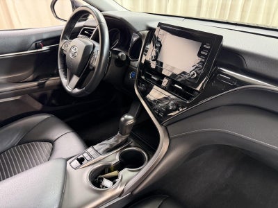 2022 Toyota Camry Hybrid SE Nightshade