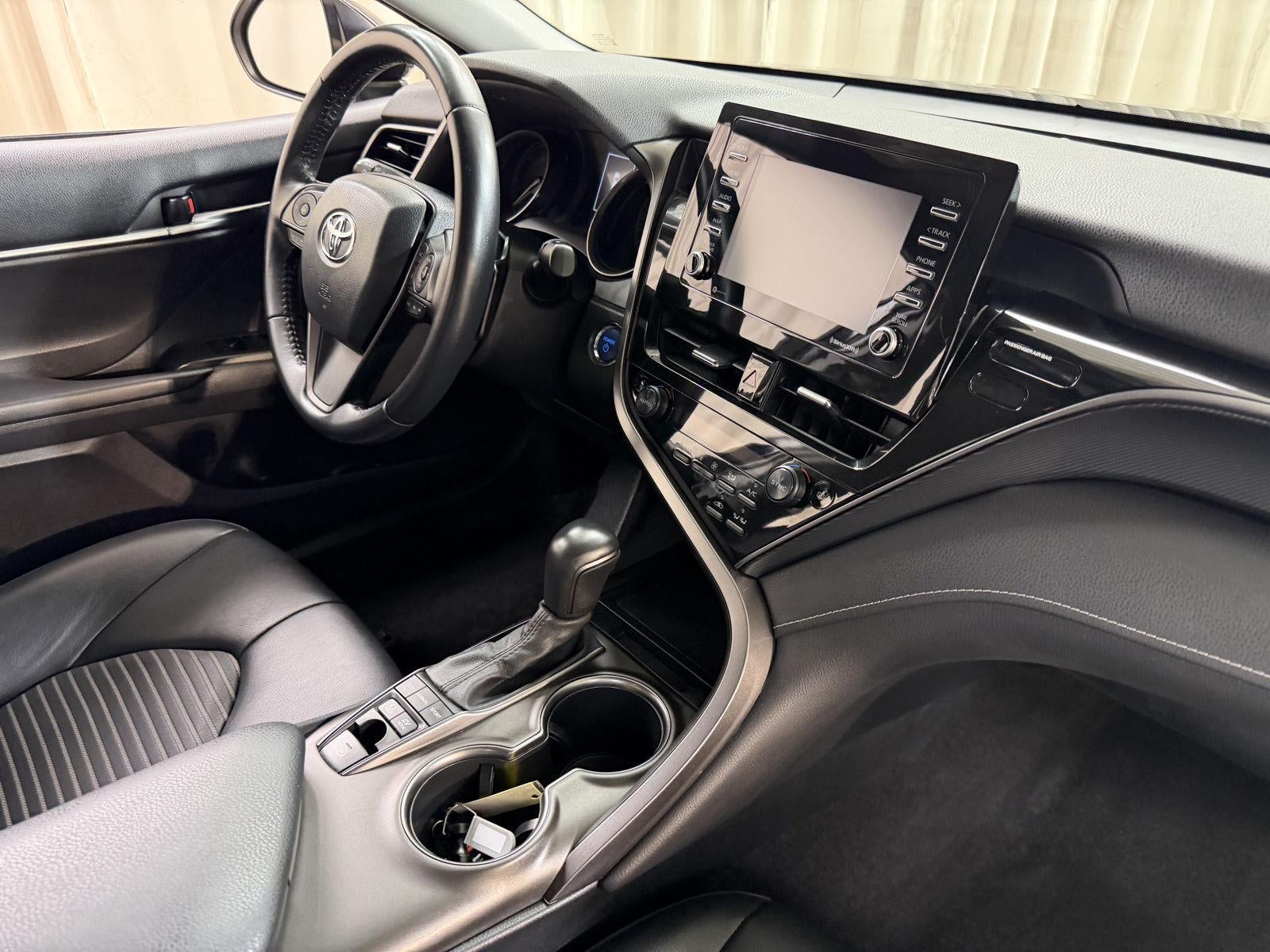 2022 Toyota Camry Hybrid SE Nightshade