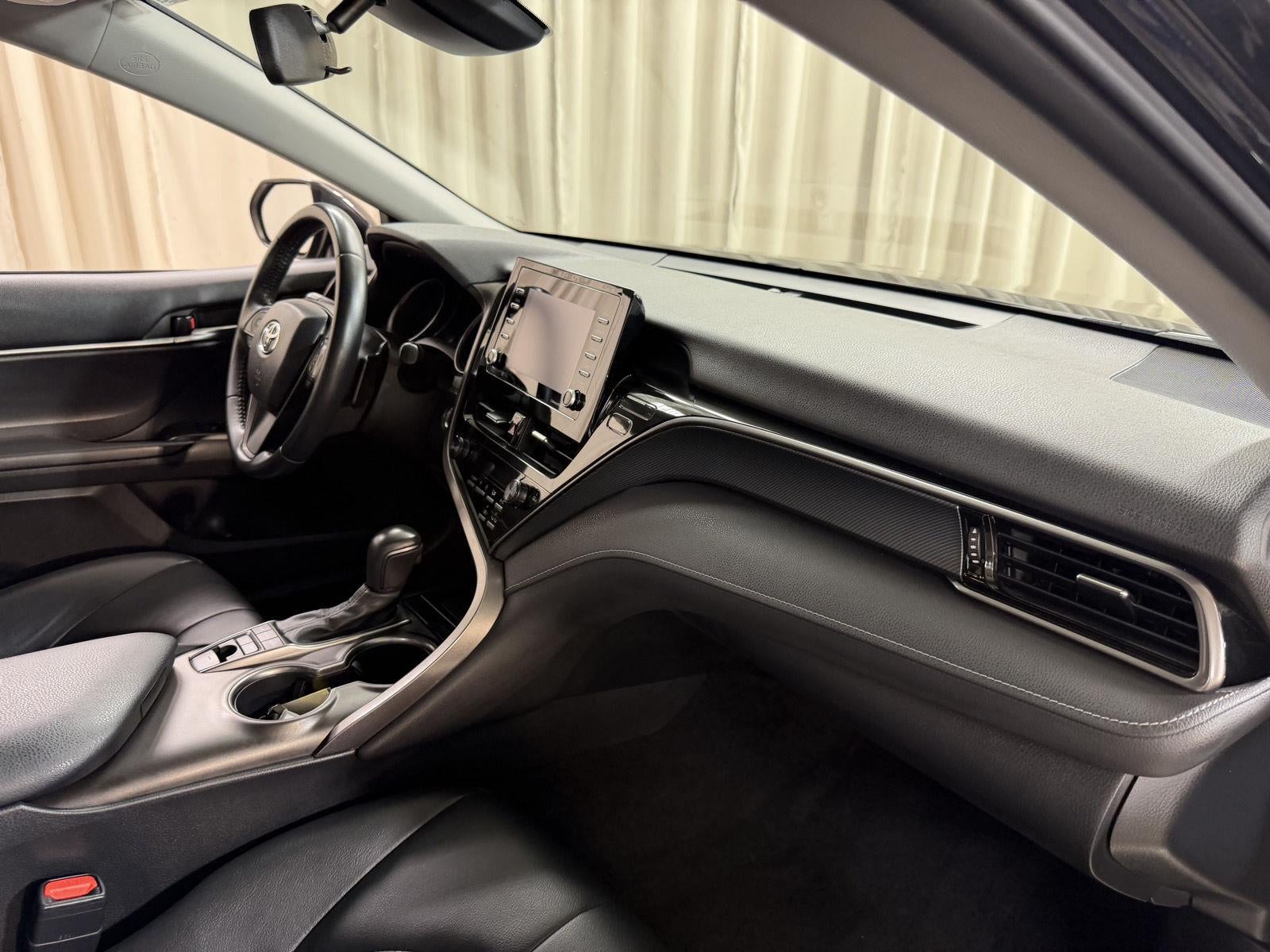 2022 Toyota Camry Hybrid SE Nightshade